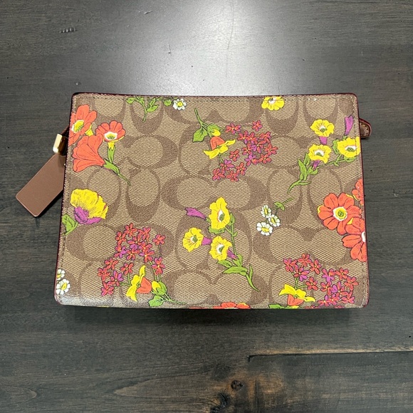 Coach Slim Crossbody In Signature Canvas w/ Floral Print Gold Tone Hardware - Picture 4 of 16